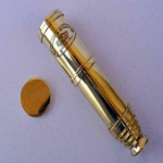 Antiikne vintage messingist mereteleskoop, k&auml;sit&ouml;&ouml;na valmistatud piraadist silmaklaas