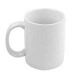 Uudne kodukontori keskmine s&otilde;rm keraamilise kohvikruusi sees, piimamahla teetass valge