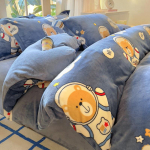 Paksendatud piimafliisist neljaosaline komplekt, talvine soe kahepoolne fliisist tekikate, fliisist voodilina kolmeosaline komplekt 1.2m bed