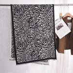 Ka&scaron;miirist isikup&auml;rastatud disainiga sebramustriga žakaarsall Jaapani ja Korea naiste moe ja elegantsi temperamendiga v&auml;lissall 67*185