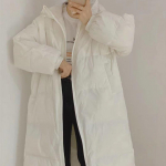 Talvine naiste kapuutsiga &uuml;hev&auml;rviline t&otilde;mblukuga pikk, suur valge pardi sulejope OneSize