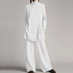 &Uuml;hev&auml;rviline vabaaja kootud p&uuml;kskost&uuml;&uuml;m naistele s&uuml;gis-talveks, lahtine k&otilde;rge kaelusega kampsun, laia s&auml;&auml;rega p&uuml;ksid, kaheosaline komplekt 2XL valge