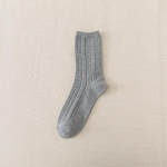 1 paar meeste traditsioonilist kost&uuml;&uuml;mi sokke, p&otilde;imitud villase mustriga, beeži p&auml;hklikirju &Uuml;hendkuningriigi suurused One Size beež