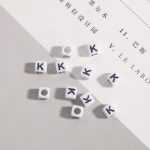 100 tk kirjahelmed kuubikud akr&uuml;&uuml;lhelmed valged t&auml;hehelmed 6 mm lihvitud helmed ehete valmistamiseks A