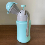 Reisipott, imikutele lastele m&otilde;eldud pissipott, beebipoiste t&uuml;drukute pissuaariga h&auml;daabik&auml;imla telkimiseks, autoga reisimiseks, &otilde;ues, pargis