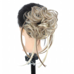 S&uuml;nteetiline lokkis Scrunchie Chignon kummiga juukser&otilde;ngaga, mis &uuml;mbritseb juuksesaba r&auml;pane kukliga hobusesaba pikendus naistele