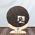 Yiwu k&auml;&auml;ritatud tihedalt pressitud k&uuml;ps teekook Puerh 357g/12.59oz