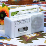 FM AM SW 3 sagedusala raadio kassetim&auml;ngija USB TF-m&auml;ngija ja Bluetooth juhtmevaba k&otilde;lariga Salvestav raadio muusika kuulamiseks valge