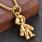 2 stiili H&otilde;bedav&auml;rvi Mood Hip Hop Astronaut Meeste Kaelakee Meeste ja Naiste Maa Mood Lahe Astronaut Ripats Kampsunikett 45cm kuld
