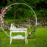 &Uuml;mmargune taustastend &otilde;hupallide lilledega pulmaks peoks beebipeoks 220cm