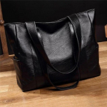 Naiste mood k&auml;ekott Suure mahutavusega &uuml;he &otilde;laga diagonaalne kott Lihtne kott must