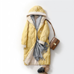 Naiste talvine s&uuml;gis kapuutsiga valge pardi sulejope lahtine pikk &uuml;hev&auml;rviline suur taskuga kootud m&uuml;ts sulemantel S kollane