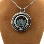 Pierres et Min&eacute;raux. Collier Aigue-Marine brut. Mod&egrave;le Sablier Sph&eacute;rique.