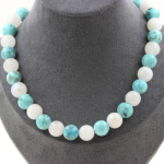 Pierres et Min&eacute;raux. Collier perles Pierre de lune 10 mm + Howlite Turquoise 10 mm. Chaine Collier femmes, hommes. Taille personnal