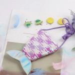 Loominguline reisimine kaasaskantavad t&uuml;drukud armas raha-v&otilde;tmekaardi hoiukott n&ouml;&ouml;riga l&auml;ikiva v&auml;rvi litriga merineitsi saba kujuga lapse m&uuml;ndikott