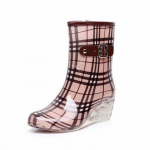 Kummist vihmasaapad naistele veekindlad k&otilde;rge kontsaga moe kingad naistele l&uuml;hikese pahkluu PVC vihmasaapad libisemiskindlad karusnahast saapad 39 roosa