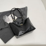 Nahast kandekott Naiste &otilde;lakott Suure mahutavusega k&auml;ekott must