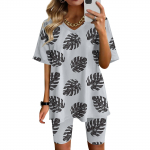 Naiste puhker&otilde;ivad, kaheosalised r&otilde;ivad naistele, suvine V-kaelusega T-s&auml;rk, topid L&uuml;hikesed p&uuml;ksid, treening, spordidress L beež