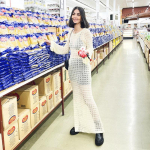 Naiste kattekatted Ranna &auml;&auml;res, puhkuseks m&otilde;eldud bikiinid, kootud &otilde;&otilde;nsad seljataga kleidid S valge