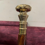 Puidust jalutuskepp, t&auml;ismessingist k&auml;epide, k&auml;sitsi valmistatud stiilis jalutuskepp meestele ja naistele