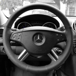 For Mercedes Benz W164 M-Class ML350 ML500 X164 GL-Class GL4 Hand-stitch non-slip black Leather car Steering Wheel Cover must