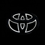 5D LED-valgustusega auto embleem &ndash; Esiv&otilde;re ja pagasiruumi logo Toyota Camry/Highlander/Yaris/Land Cruiser/Avalonile &ndash; Valgustuskomplekt 11cmX7.5cm valge
