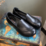 Ema kingad Kevad ja suvi Uued hernekingad Keskealised ja eakad Nahast Retro Madalad &Uuml;ksikud kingad Naised 40 must