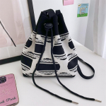 Uus minimalistliku disainiga &otilde;lakott naiste moeka ja mitmek&uuml;lgse kaasaskantava suvereisik&auml;ekoti jaoks 24*31CM