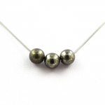 Pierres et Min&eacute;raux. Collier 3 perles Pyrite d'Espagne 8 mm Chaine en acier inoxydable.