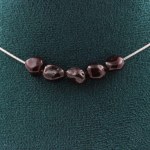 Pierres et Min&eacute;raux. Collier 5 perles Grenat Spessartite du Mozambique. Chaine en acier Collier femmes, hommes. Taille personnalisa