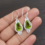 Peridoodiga k&otilde;rvar&otilde;ngad V&auml;&auml;riskiviehted, 925 Prooviga Sterlingh&otilde;bedast K&otilde;rvar&otilde;ngad, K&auml;sitsi Valmistatud Ehted S&uuml;nnikivi K&otilde;rvar&otilde;ngad, Kingitus Talle 1.80 Inches roheline