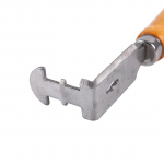 Mesilastaru t&ouml;&ouml;riista kaabits mesinikule V&otilde;tke meenuga Mesinduse mesindust&ouml;&ouml;riistad