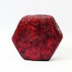Looduslik rubiin SERTIFITSEERITUD t&ouml;&ouml;tlemata suur suurus 270 ct lihvimata punane rubiin lahtine v&auml;&auml;riskivi 36.1 mm approx punane