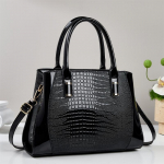 Moodne t&ouml;&ouml;l k&auml;imise k&auml;ekott, Uus krokodillimustriga &otilde;lakott, Vabaaja igap&auml;evane suure mahutavusega crossbody kott 30.5*12*22 must