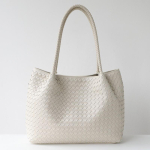 K&auml;sitsi kootud nahast kott Naistele Keskmine suurus Crossbody v&otilde;i &otilde;lakott Pehme naturaalne veisenahk Minimalistlik &scaron;ikk disain Off-White white