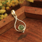 Prehnite k&auml;sit&ouml;&ouml;na valmistatud ripats, h&otilde;bedased ehted, 925 sterling h&otilde;be, naiste ehted roheline
