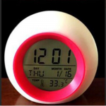 Elektroonilise digitaalse LCD-ekraani termomeetri &otilde;huniiskus koos &auml;ratuskella/kalendri/h&auml;&auml;ljuhtimisega roosa punane v&auml;rv