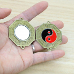 Hiina Fengshui Peegel 5Cm V&auml;ike Bagua Peegel Metallist Retro Yinyang K&auml;sit&ouml;&ouml; Ehted Kodu Seina Kaunistus Ripats Saab Riputada 1PC