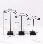 Mini metallist k&otilde;rvar&otilde;ngariist akr&uuml;&uuml;l, suur, keskmine, v&auml;ike, k&otilde;rvar&otilde;ngad kaelakee k&auml;ev&otilde;rud, riiulid, ehted. must