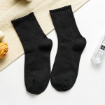 Naiste &uuml;hev&auml;rvilised keskmise toruga sokid Vertikaalsed triibulised mitmek&uuml;lgsed s&uuml;gis- ja talvesokid kondita kuhjaga sokid Naiste spordisokid one size must