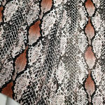 Tr&uuml;kitud madu nahk kangas python muster pehme koti seljatoe istme jaoks k&auml;sit&ouml;&ouml; DIY dekoratiivne &otilde;mblusriie 100x137cm gray