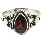 Artisanal Silver 'Heaven' h&otilde;bedast granaadist s&otilde;rmus - 10x7 mm 56 punane
