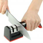 K&otilde;vakarbiidist keraamiline terituskivi 2-astmelise k&auml;epidemega majapidamisnoateritaja JM08 punane