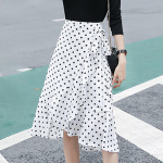 Suvine moekas seelik Naiste vabaaja &scaron;ifoonist &uuml;hes t&uuml;kis pitsitud k&otilde;rge v&ouml;&ouml;kohaga ebakorrap&auml;rase volangiga lahtised t&auml;pilised seelikud One Size valge