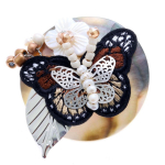 Les Tr&eacute;sors De Lily [R6214] &ndash; disainerpross  Lilipoupettes  (liblikas) beež p&auml;rlmutter - 50x50 mm beež