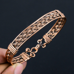 Puhta vasktraadiga m&auml;hitud k&auml;sitsi valmistatud reguleeritav mansett, v&auml;ljam&otilde;eldud k&auml;ev&otilde;ru kingitus talle Adjustable vask