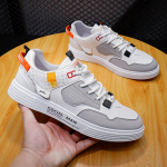 Meeste madalad spordijalatsid Vabaaja v&auml;ikesed valged kingad Nahast moodsad kingad 44 valge