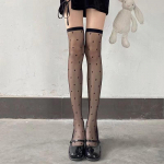 3 v&auml;rvi.Seksikad naiste sukkp&uuml;ksid, klassikalised t&auml;ppidega reie k&otilde;rgus. Naiste &otilde;hukesed &uuml;le p&otilde;lve sokid L&auml;bipaistvad vintage t&auml;pilised sukad Reied One Size valge