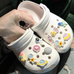 Kingav&otilde;lu isetegemise n&ouml;&ouml;pn&otilde;elad Armsad astronauti raketiplaneedi kaunistuslukk augukingade jaoks Amulettide komplekt Aksessuaarid lastele poistele t&uuml;drukutele kingitus