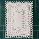 Pesastatud &otilde;mmeldud kammkarbi ristk&uuml;liku raami l&otilde;ikevormid, moekunsti huvidega ristk&uuml;liku raami l&otilde;ikamine pitsivormid kaardid &scaron;abloonvorm